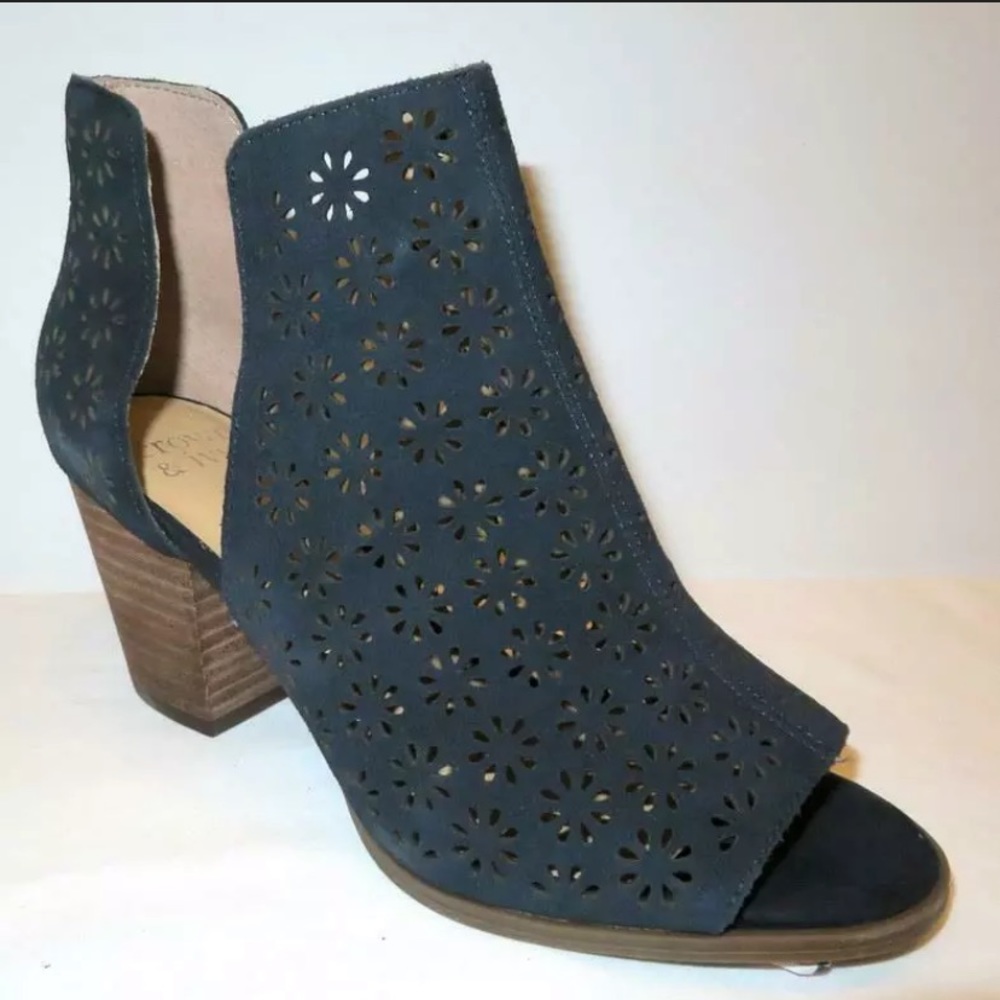 Crown &Ivy  Suede Navy Bootie— WORN ONCE !!♥️♥️